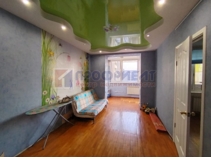 Продам четырехкомнатную (и более) квартиру